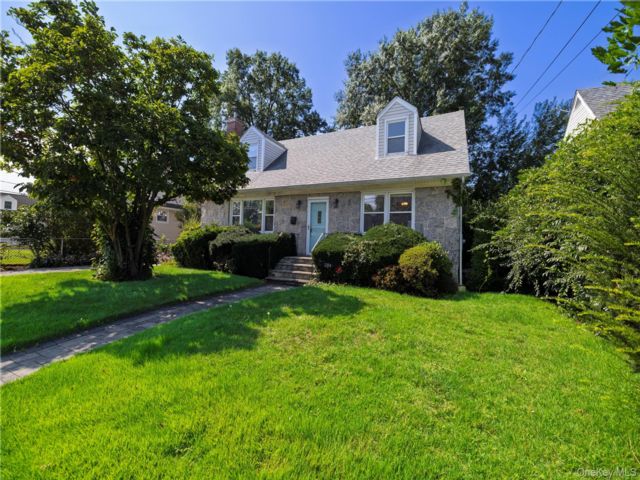  5 BR,  2.00 BTH &nbsp;Exp cape style home in Uniondale
