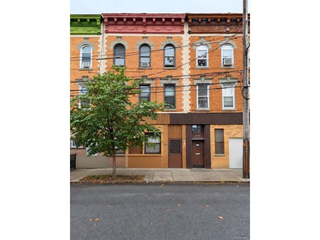 Studio,  0.00 BTH &nbsp;Commercial style home in Woodhaven