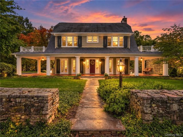  5 BR,  4.00 BTH &nbsp;Colonial style home in Croton-on-hudson