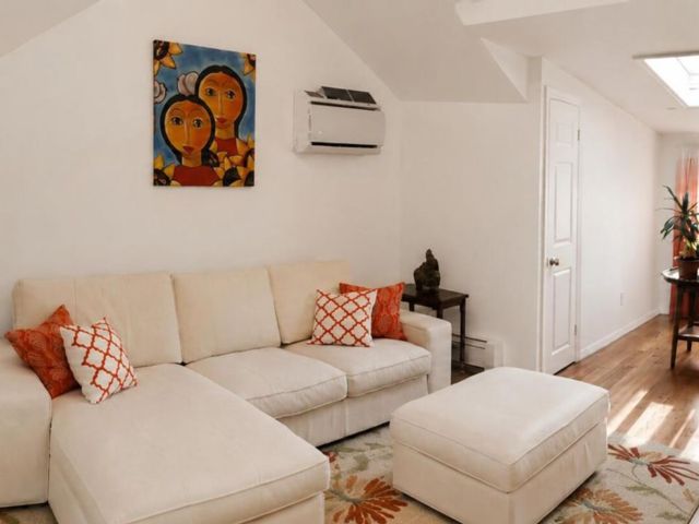  2 BR,  1.00 BTH &nbsp;Colonial style home in Ozone Park