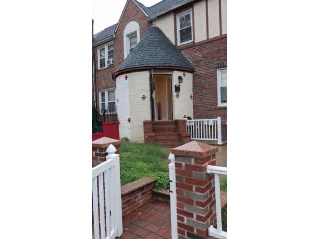  3 BR,  1.00 BTH &nbsp;Other style home in Saint Albans