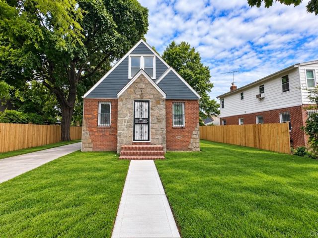  4 BR,  3.00 BTH &nbsp;Cape cod style home in Cambria Heights