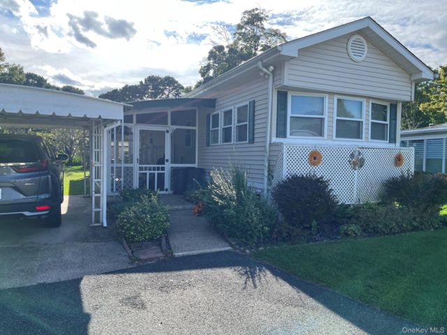  2 BR,  1.00 BTH &nbsp;Other style home in Riverhead