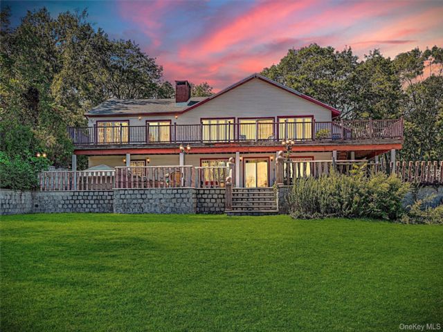  4 BR,  3.00 BTH &nbsp;Contemporary style home in Port Jervis