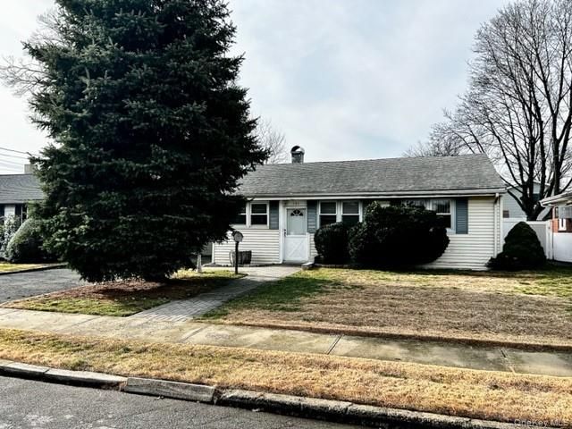  3 BR,  1.00 BTH &nbsp;Ranch style home in Valley Stream