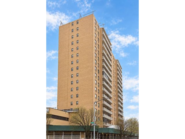  2 BR,  2.00 BTH &nbsp;Other style home in Rego Park