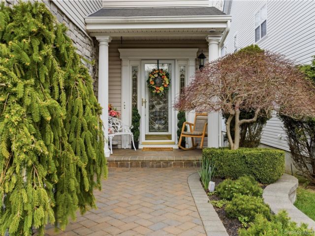 [Middle Island Real Estate, listing number 7343598]