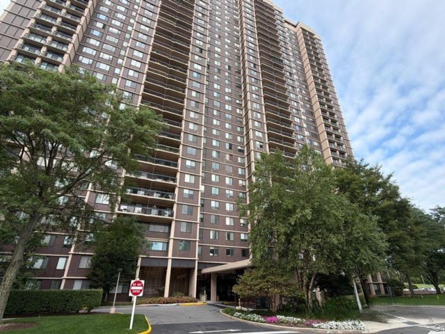 Studio,  1.00 BTH &nbsp;High rise style home in Floral Park