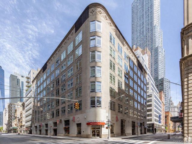  1 BR,  1.00 BTH &nbsp;High rise style home in New York (manhattan)