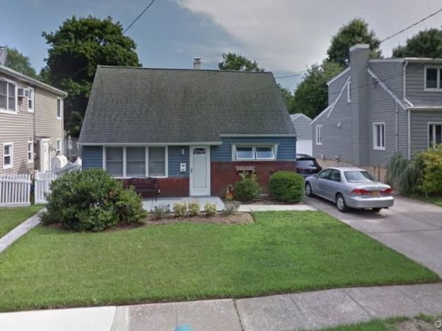  3 BR,  1.00 BTH &nbsp;Cape cod style home in New Hyde Park