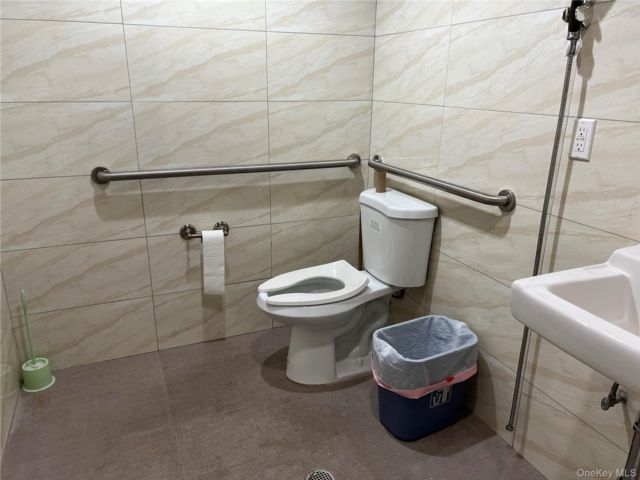 [PHOTO]