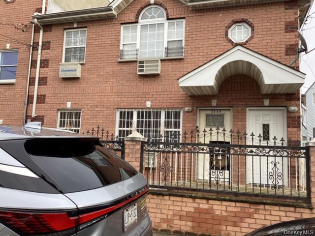 5 BR,  2.00 BTH &nbsp;House style home in Far Rockaway