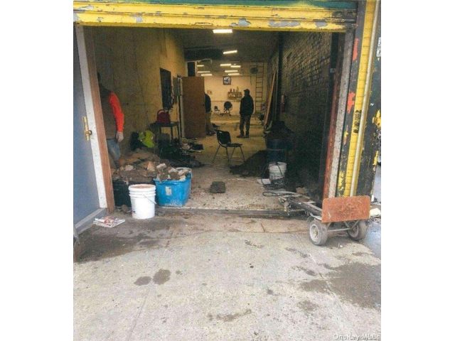 Studio,  0.00 BTH &nbsp;Commercial style home in Soundview