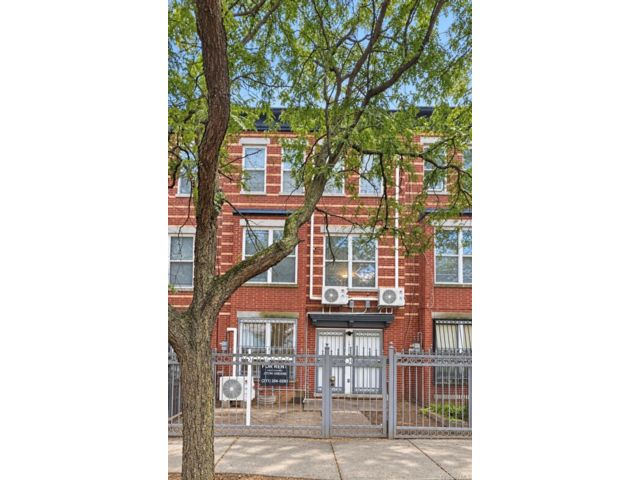  2 BR,  1.00 BTH &nbsp;Colonial style home in Bedford Stuyvesant