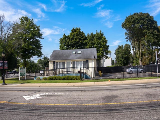 Studio,  0.00 BTH &nbsp;House style home in West Babylon
