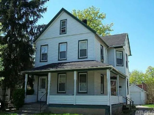  2 BR,  1.00 BTH &nbsp;Includes legal  style home in Great Neck