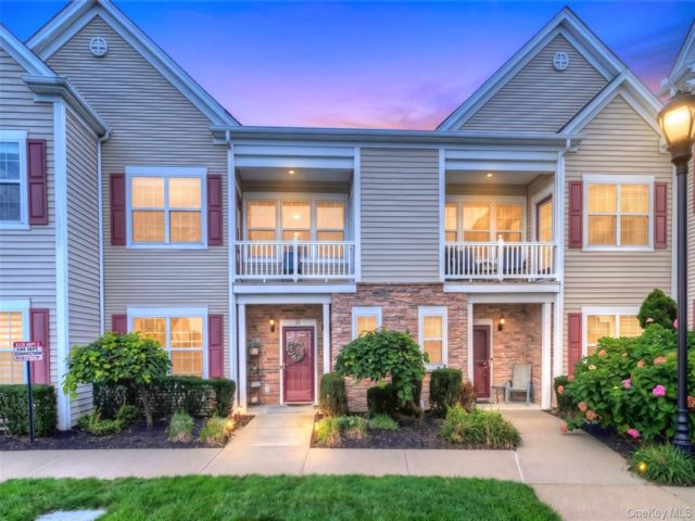  2 BR,  2.00 BTH &nbsp;House style home in Oceanside