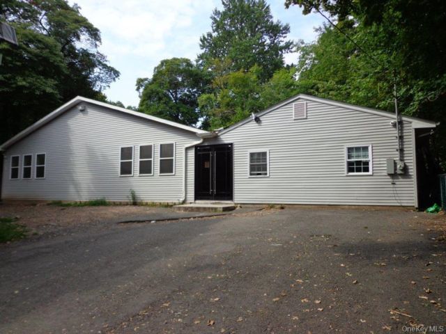 4 BR,  4.00 BTH &nbsp;Other style home in Monsey