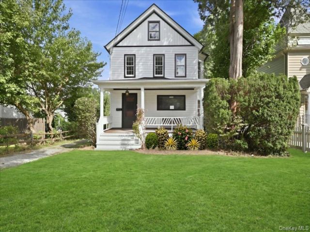  3 BR,  2.00 BTH &nbsp;Other style home in Glen Cove