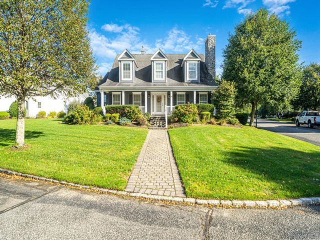  3 BR,  3.00 BTH &nbsp;Colonial style home in Calverton