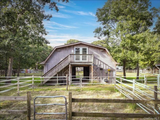  5 BR,  3.00 BTH &nbsp;Colonial style home in Medford