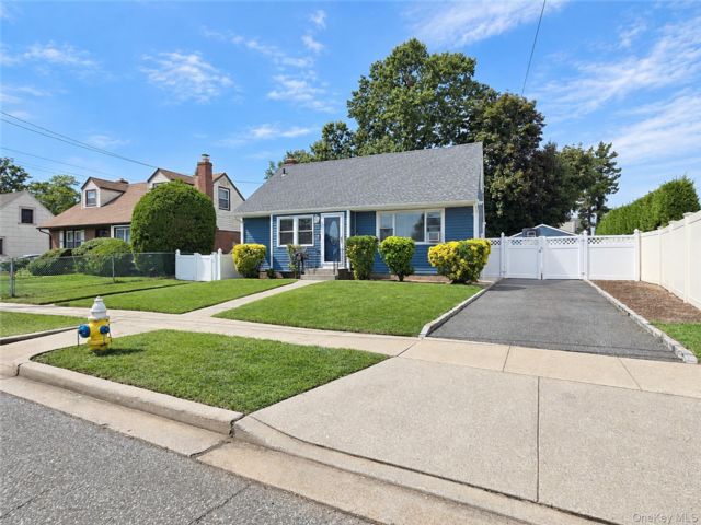  5 BR,  2.00 BTH &nbsp;Cape cod style home in Uniondale