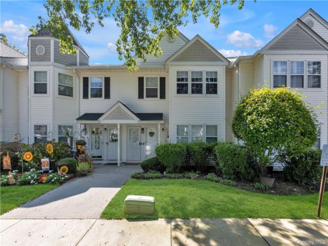 [Middle Island Real Estate, listing number 7343955]