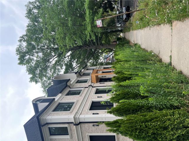 11 BR,  8.00 BTH &nbsp;Victorian style home in Kew Gardens