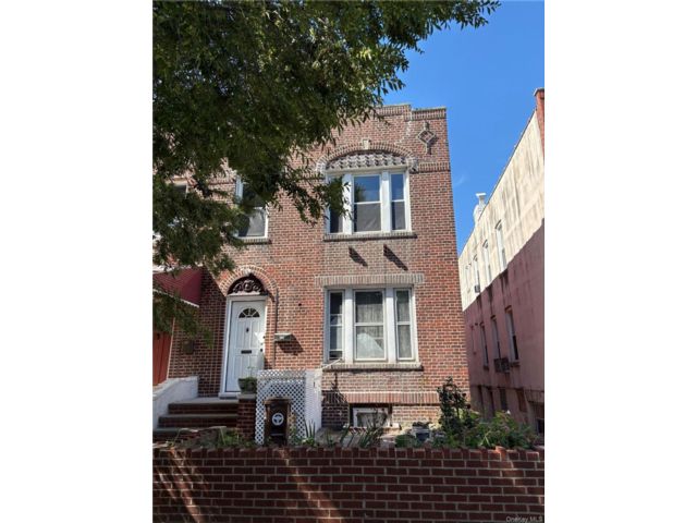  4 BR,  1.00 BTH &nbsp;Other style home in Long Island City