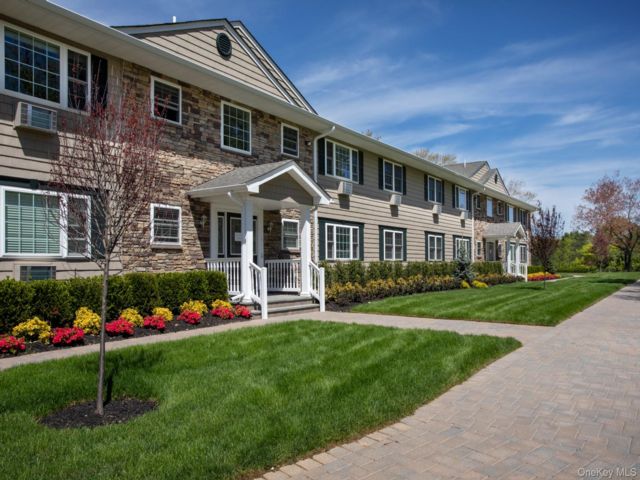  2 BR,  1.00 BTH &nbsp;Includes legal  style home in Patchogue