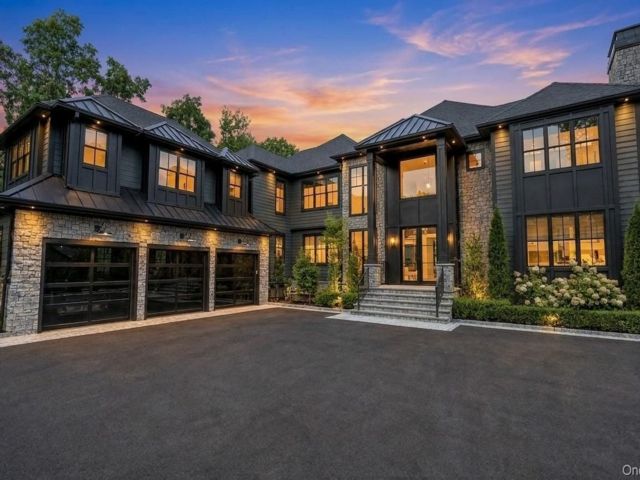  5 BR,  6.00 BTH &nbsp;Colonial style home in Dix Hills
