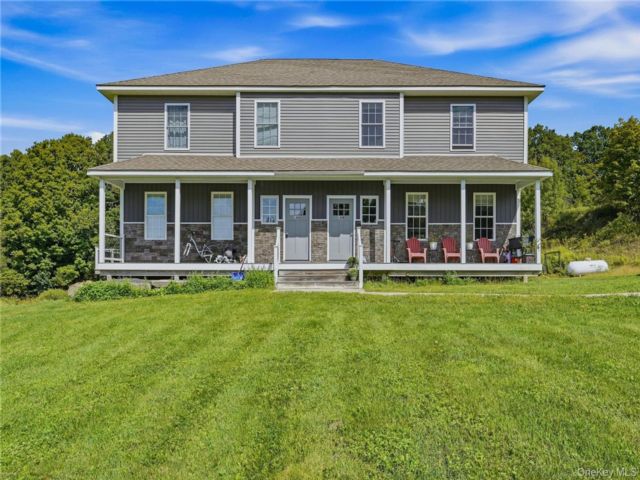  3 BR,  3.00 BTH &nbsp;Colonial style home in Highland