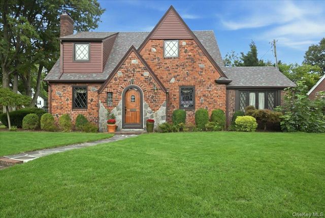  4 BR,  2.00 BTH &nbsp;Tudor style home in Garden City