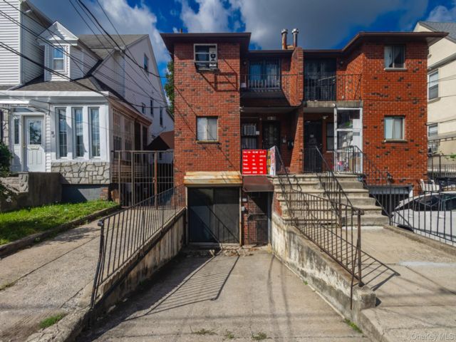  4 BR,  4.00 BTH &nbsp;Other style home in Flushing