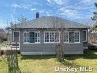  4 BR,  2.00 BTH &nbsp;Cottage style home in Saltaire