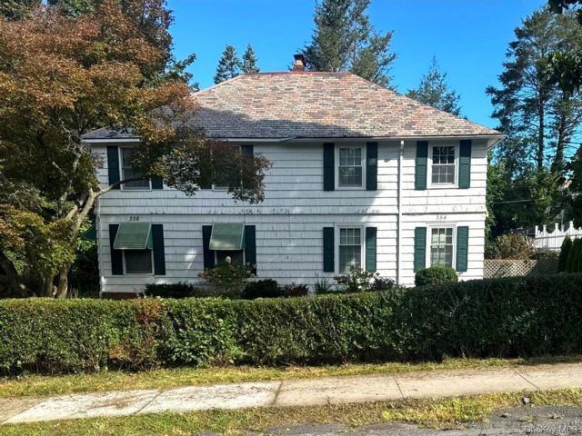  4 BR,  2.00 BTH &nbsp;House style home in Newburgh