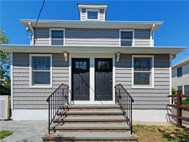  2 BR,  1.00 BTH &nbsp;House style home in Glen Cove