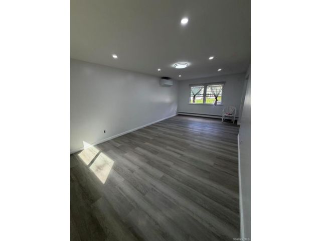 [PHOTO]