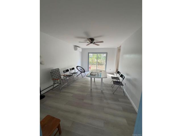 [PHOTO]
