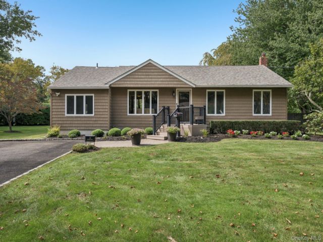  4 BR,  3.00 BTH &nbsp;Ranch style home in East Northport