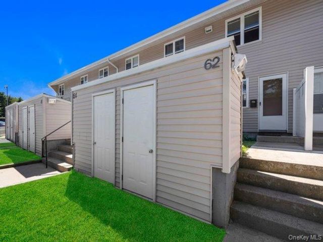  2 BR,  1.00 BTH &nbsp;Other style home in Huntington Station