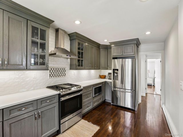  4 BR,  2.00 BTH &nbsp;Exp cape style home in Port Washington