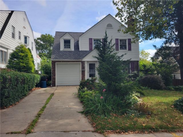  3 BR,  2.00 BTH &nbsp;Tudor style home in Little Neck