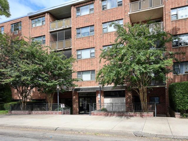 Studio,  1.00 BTH &nbsp;Mid rise style home in Mineola