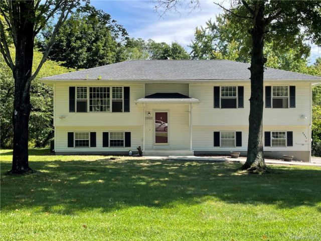  3 BR,  3.00 BTH &nbsp;Raised ranch style home in Pine Bush