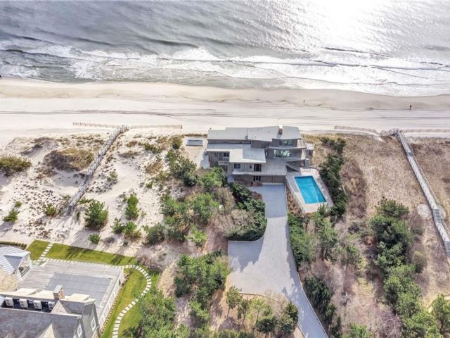  6 BR,  6.00 BTH &nbsp;Contemporary style home in Quogue