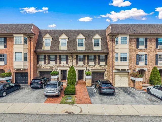[Bayside Real Estate, listing number 7344417]