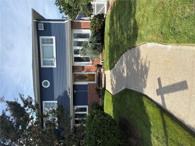  4 BR,  4.00 BTH &nbsp;Exp cape style home in Elmont