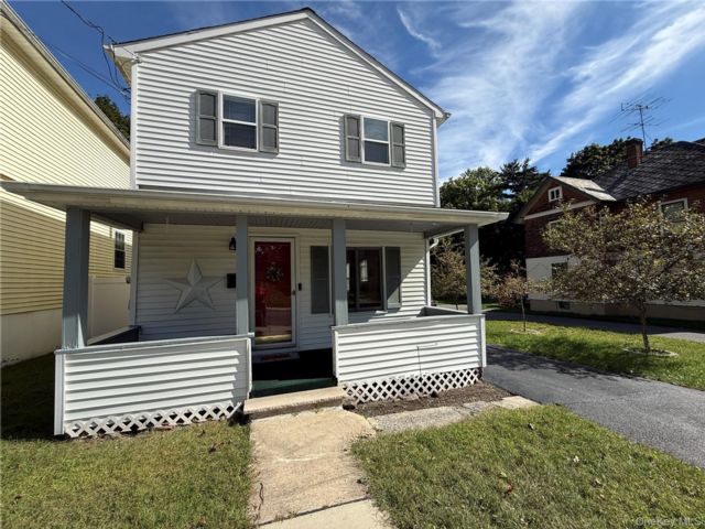  3 BR,  2.00 BTH &nbsp;Colonial style home in Middletown
