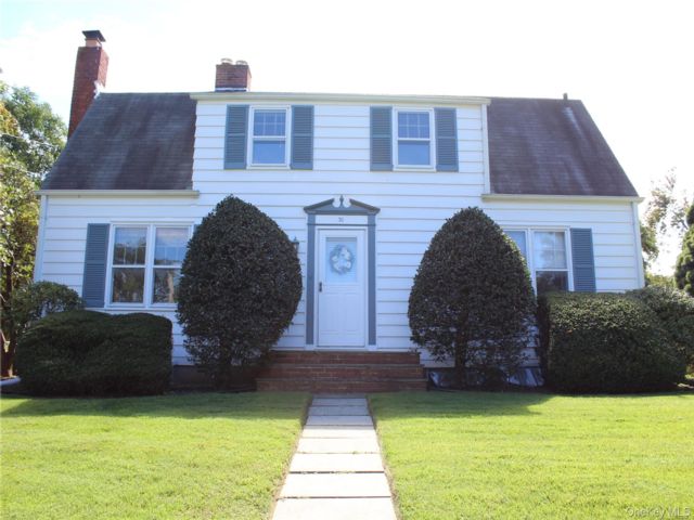  4 BR,  2.00 BTH &nbsp;Cape cod style home in Huntington